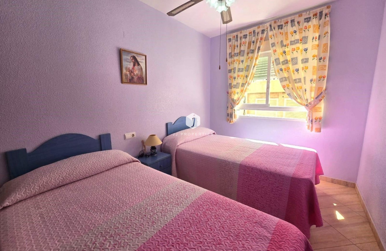 Resale - Apartment / flat -
Torrevieja - Playa del Cura