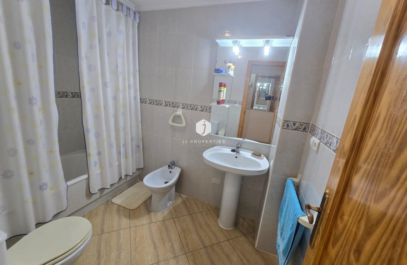 Resale - Apartment / flat -
Torrevieja - Playa del Cura