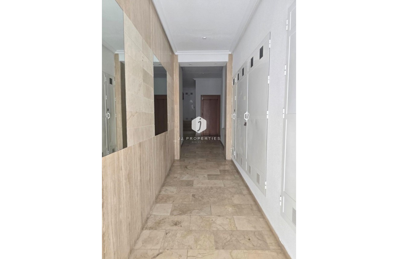 Resale - Apartment / flat -
Torrevieja - Playa del Cura
