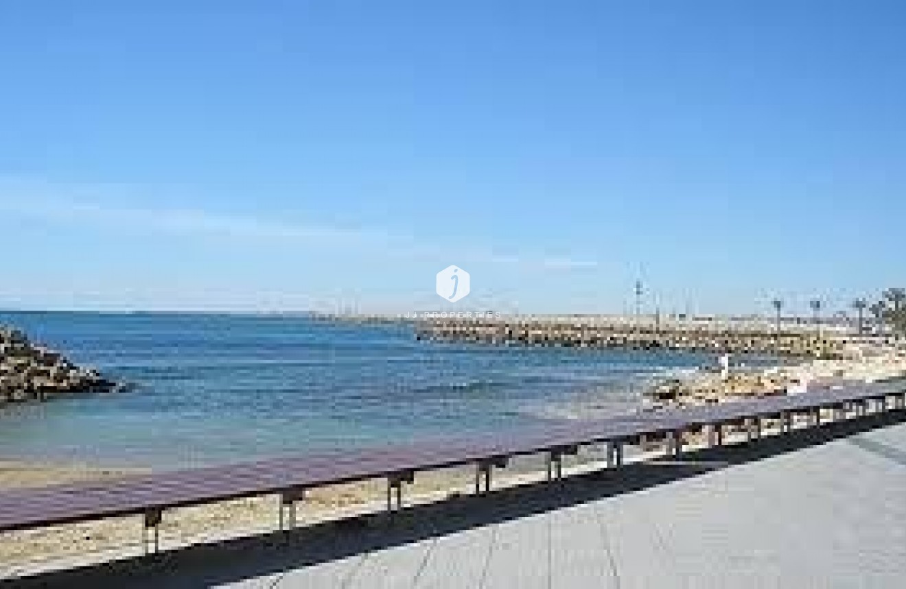 Resale - Apartment / flat -
Torrevieja - Playa del Cura