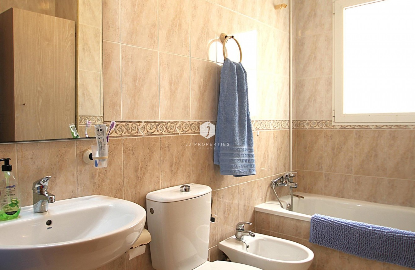Tweedehands - Appartement / flat -
Torrevieja - Las Piscinas Naturales