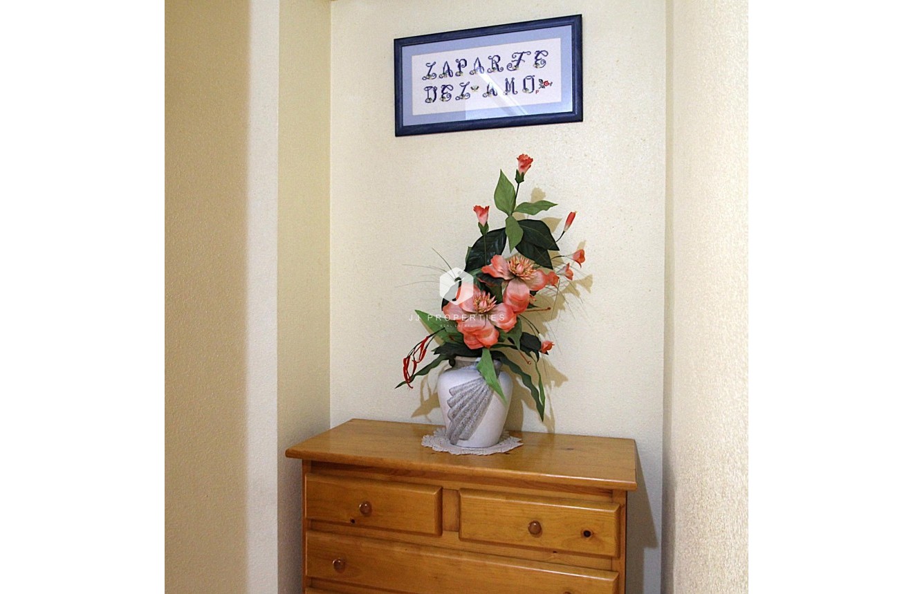 Tweedehands - Appartement / flat -
Torrevieja - Las Piscinas Naturales