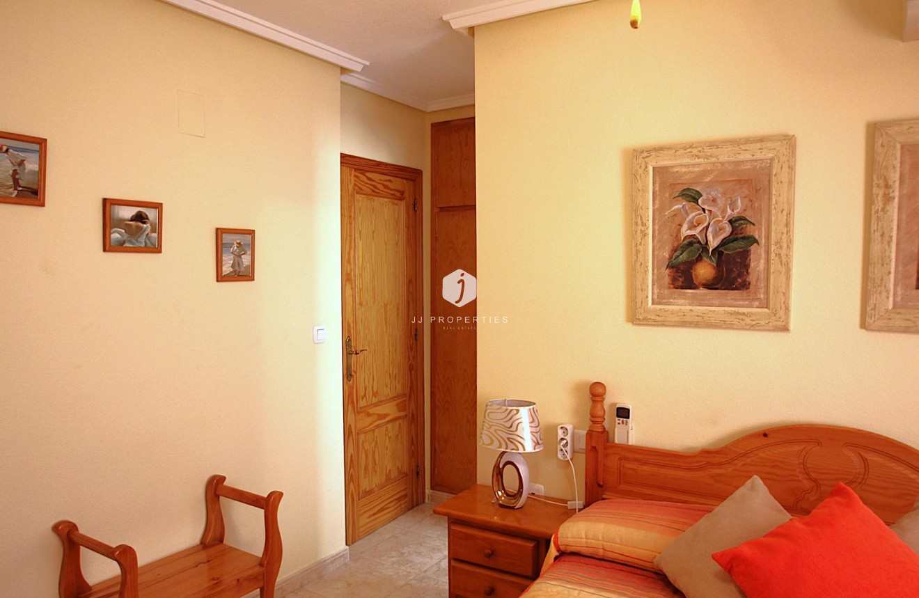 Tweedehands - Appartement / flat -
Torrevieja - Las Piscinas Naturales