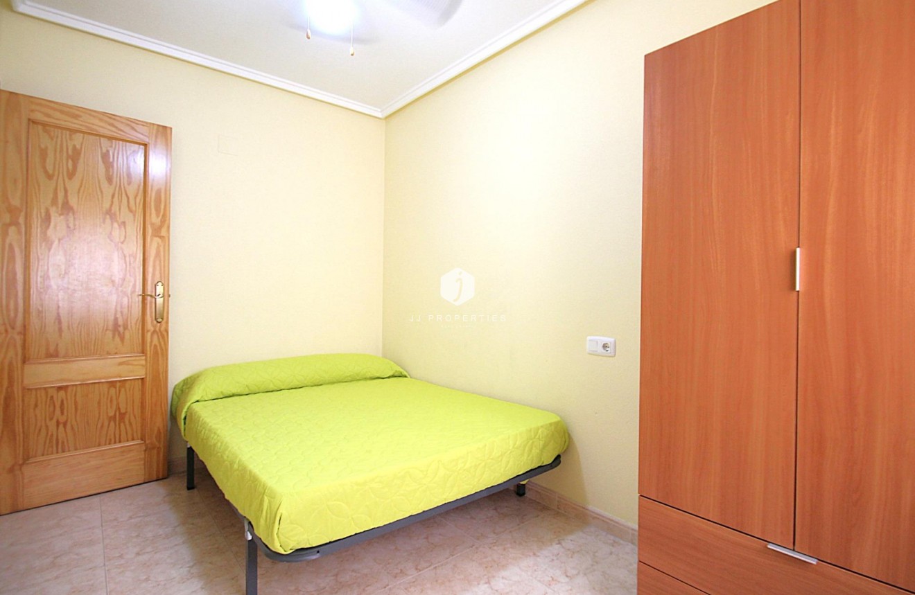 Tweedehands - Appartement / flat -
Torrevieja - Las Piscinas Naturales