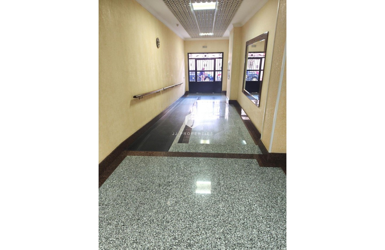 Aus zweiter Hand - Wohnung -
Torrevieja - Centro
