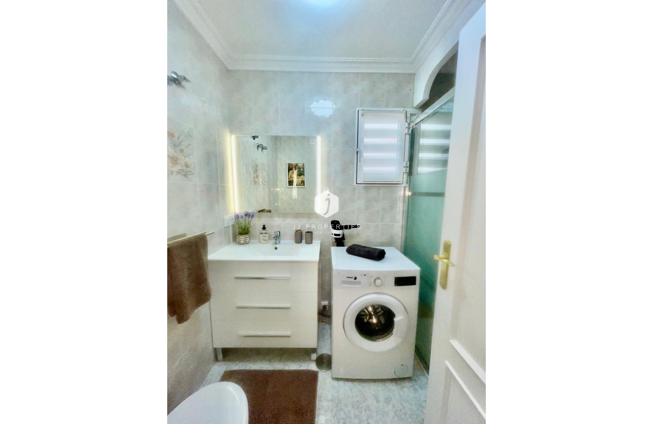 Segunda mano - Apartamento / piso -
Torrevieja - Estacion de autobuses