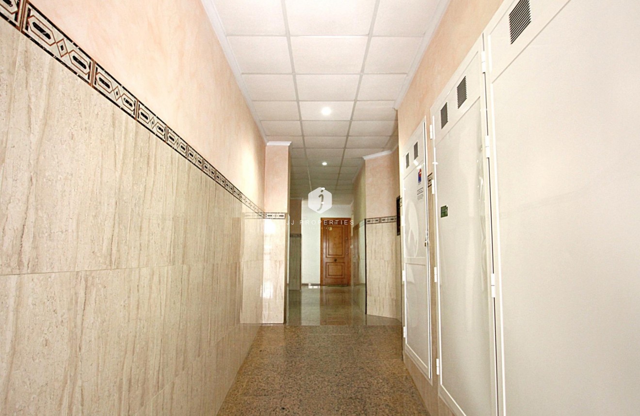 Aus zweiter Hand - Wohnung -
Torrevieja - Las Piscinas Naturales