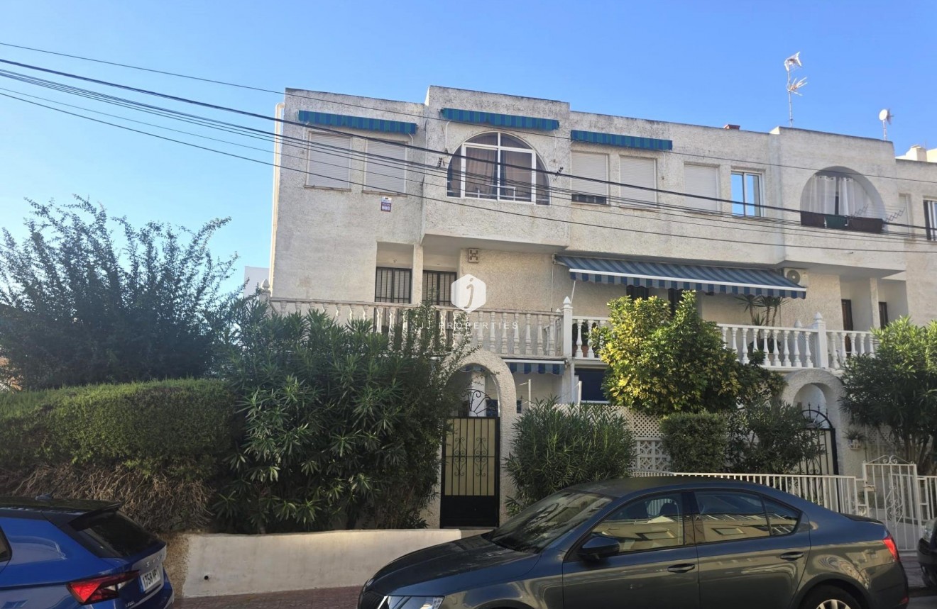 Tweedehands - duplex -
Torrevieja - Habaneras