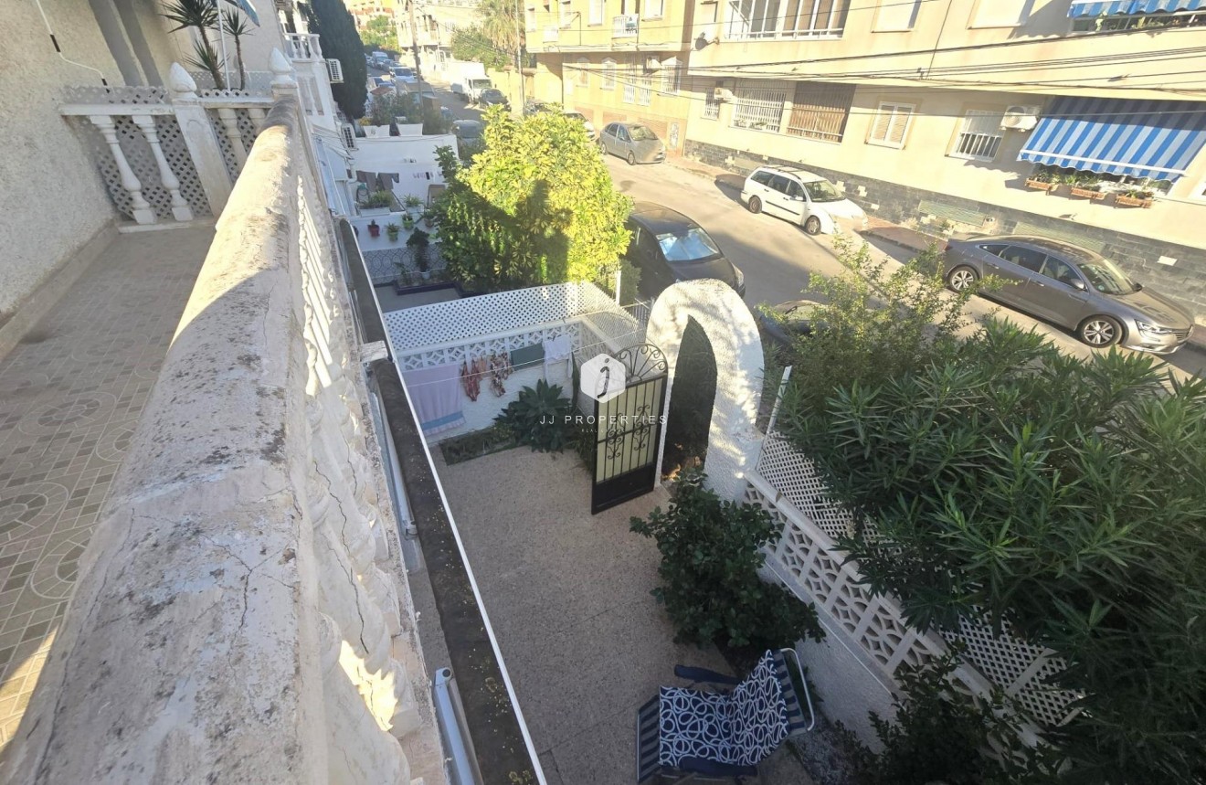 Tweedehands - duplex -
Torrevieja - Habaneras