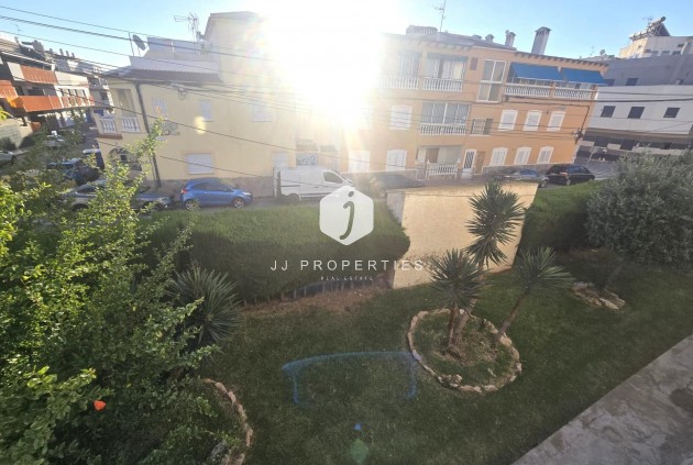 Tweedehands - duplex -
Torrevieja - Habaneras