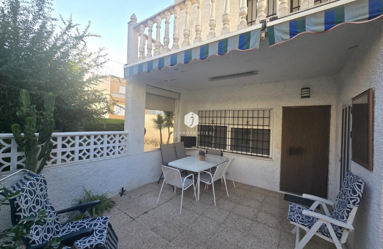 Tweedehands - duplex -
Torrevieja - Habaneras