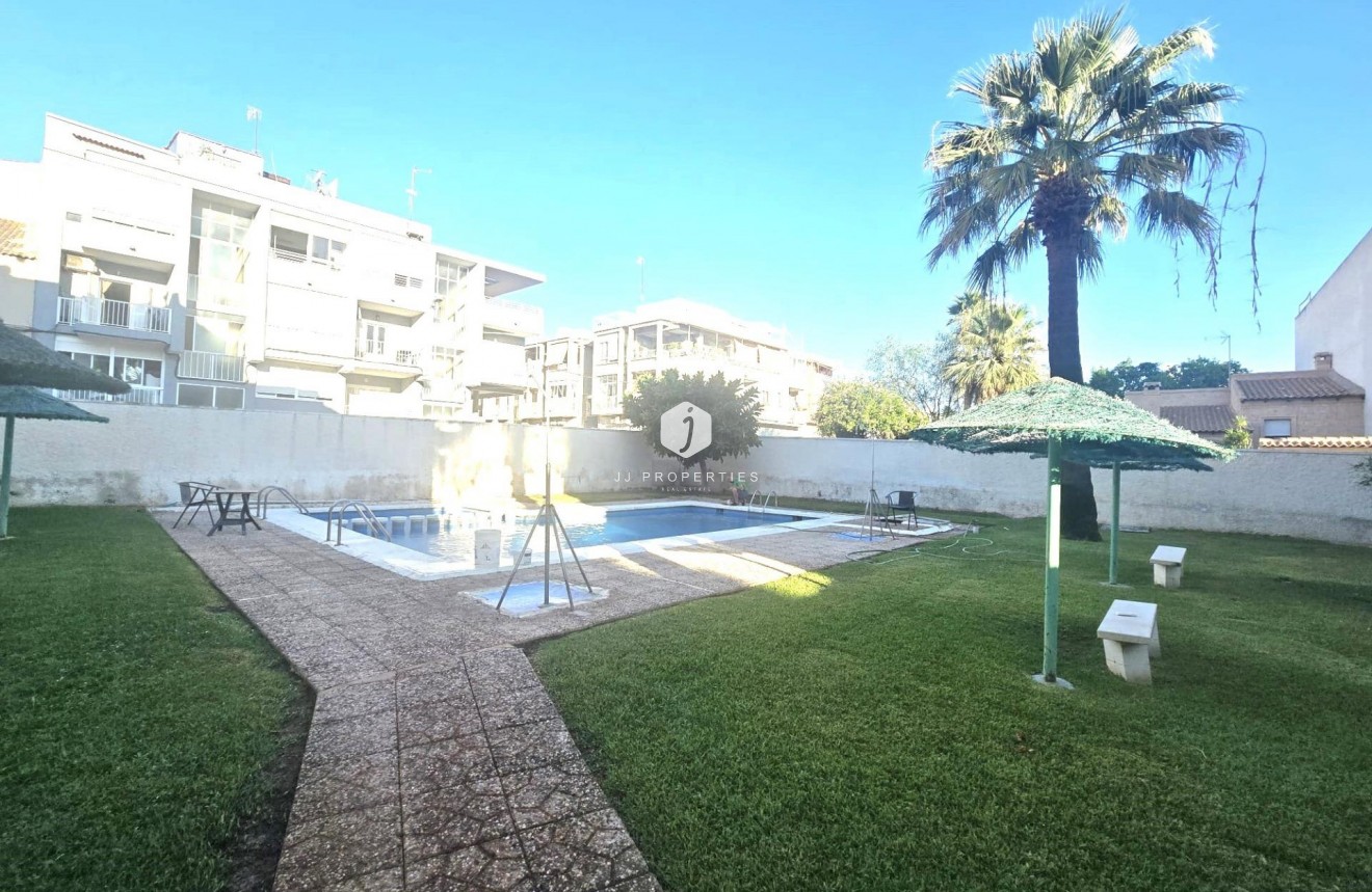 Tweedehands - duplex -
Torrevieja - Habaneras