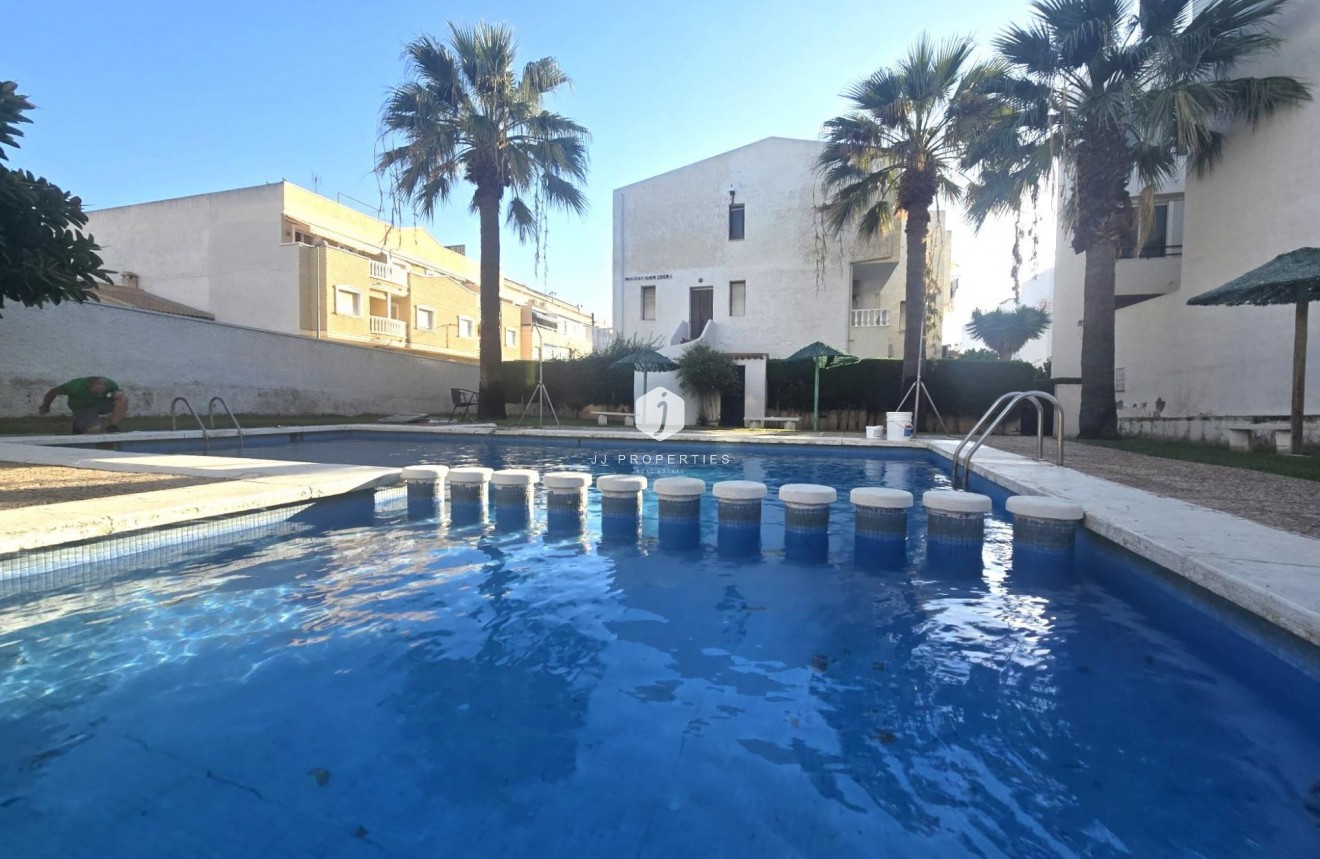 Tweedehands - duplex -
Torrevieja - Habaneras