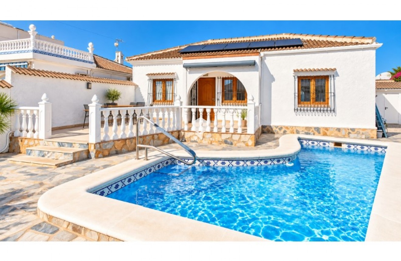 D'occasion - Villa -
Torrevieja - Costa Blanca