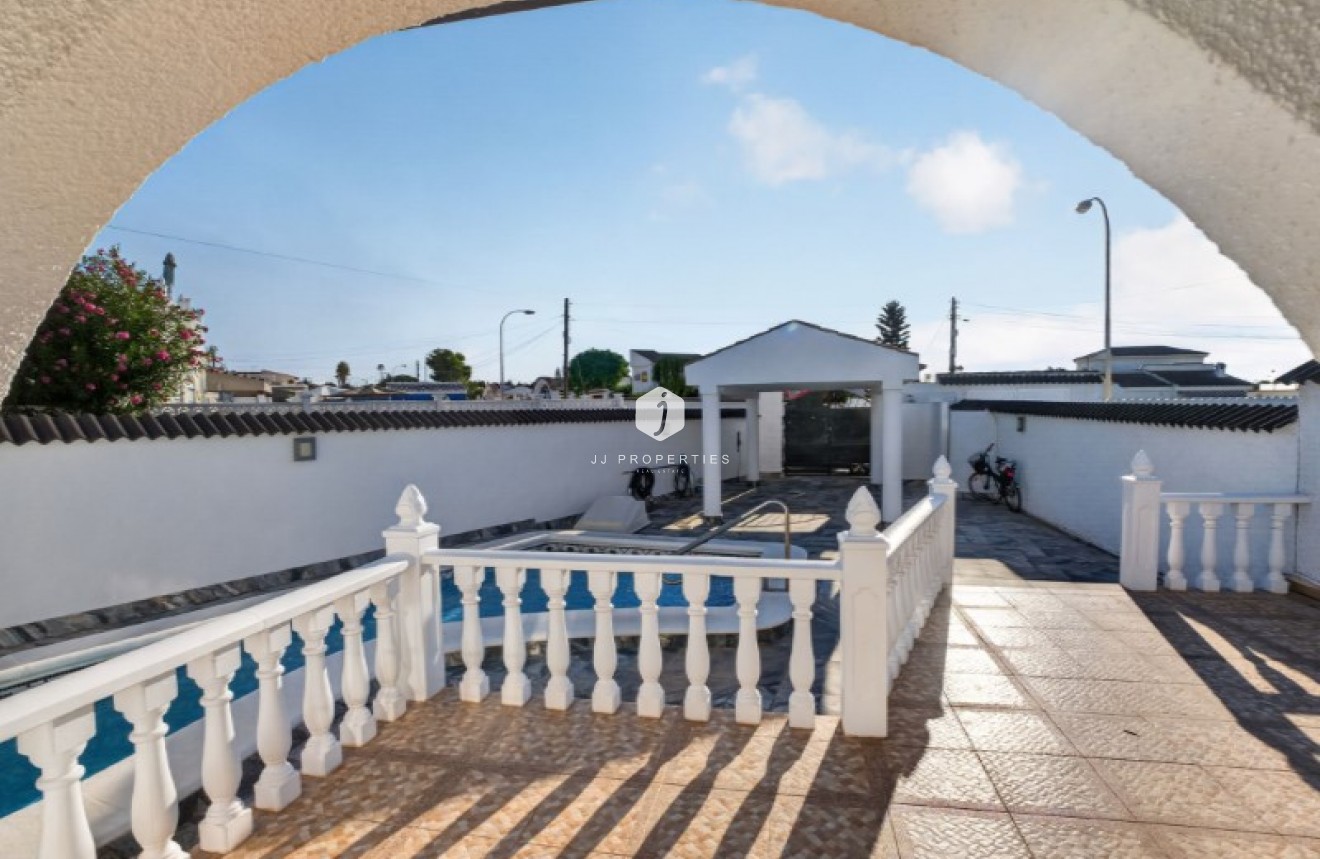 D'occasion - Villa -
Torrevieja - Costa Blanca