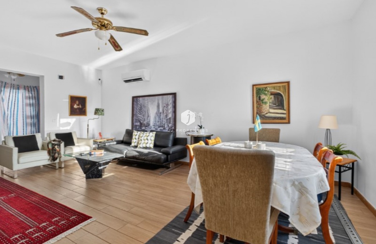 D'occasion - Villa -
Torrevieja - Costa Blanca