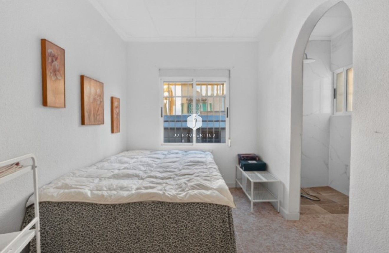 D'occasion - Villa -
Torrevieja - Costa Blanca