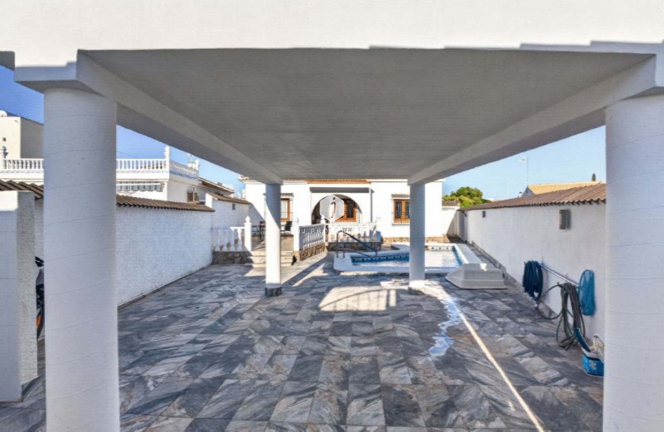 D'occasion - Villa -
Torrevieja - Costa Blanca