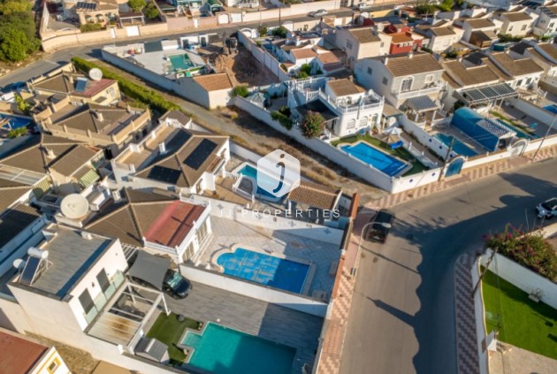 D'occasion - Villa -
Torrevieja - Costa Blanca