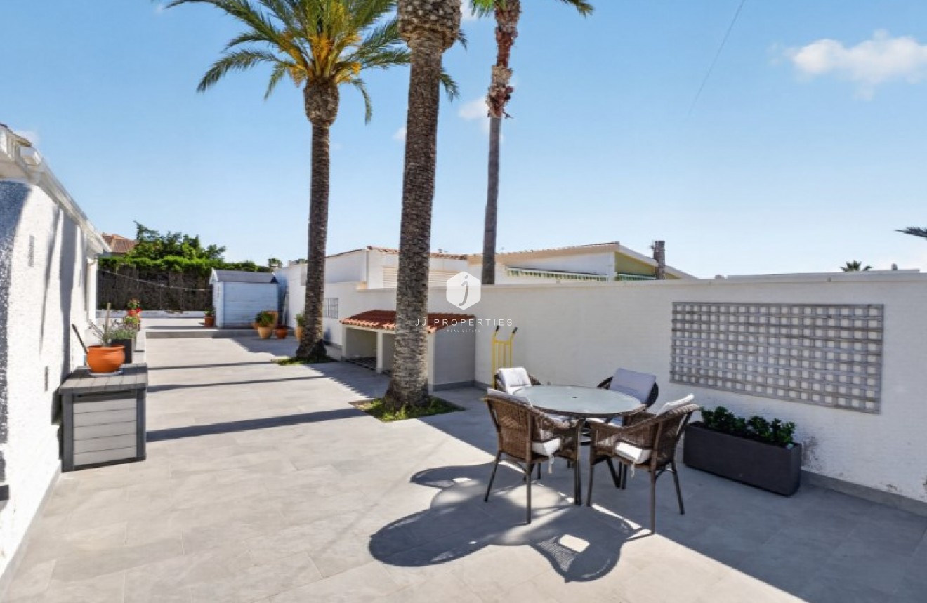 D'occasion - Villa -
Torrevieja - Costa Blanca