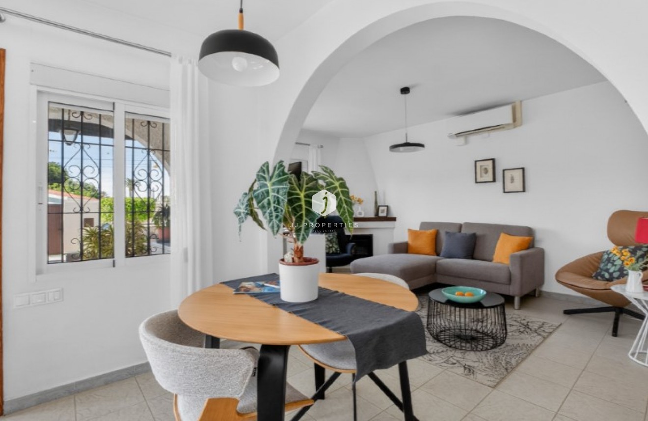 D'occasion - Villa -
Torrevieja - Costa Blanca