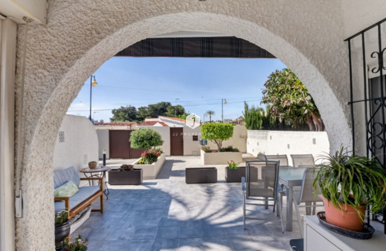 D'occasion - Villa -
Torrevieja - Costa Blanca