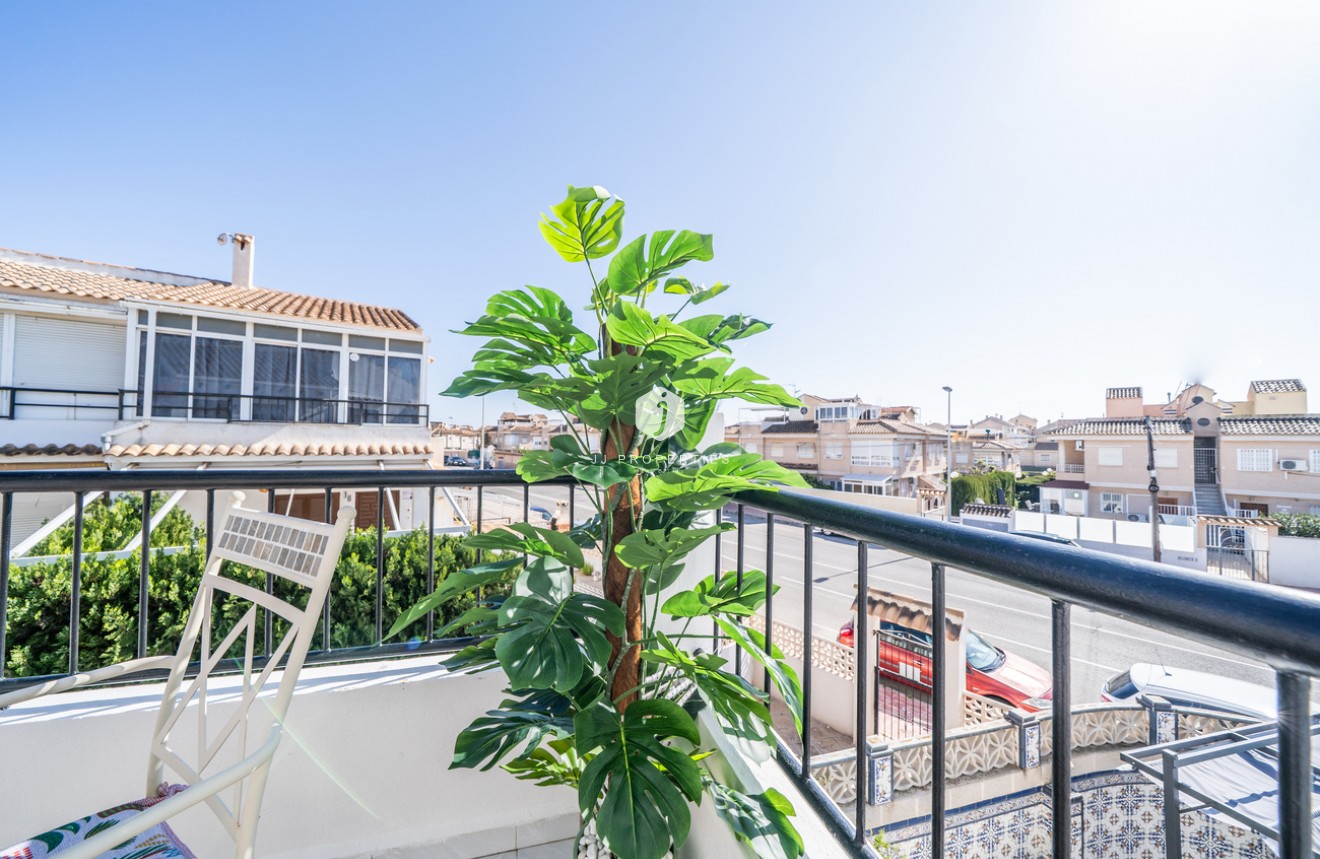 Aus zweiter Hand - Wohnung -
La Mata - Costa Blanca