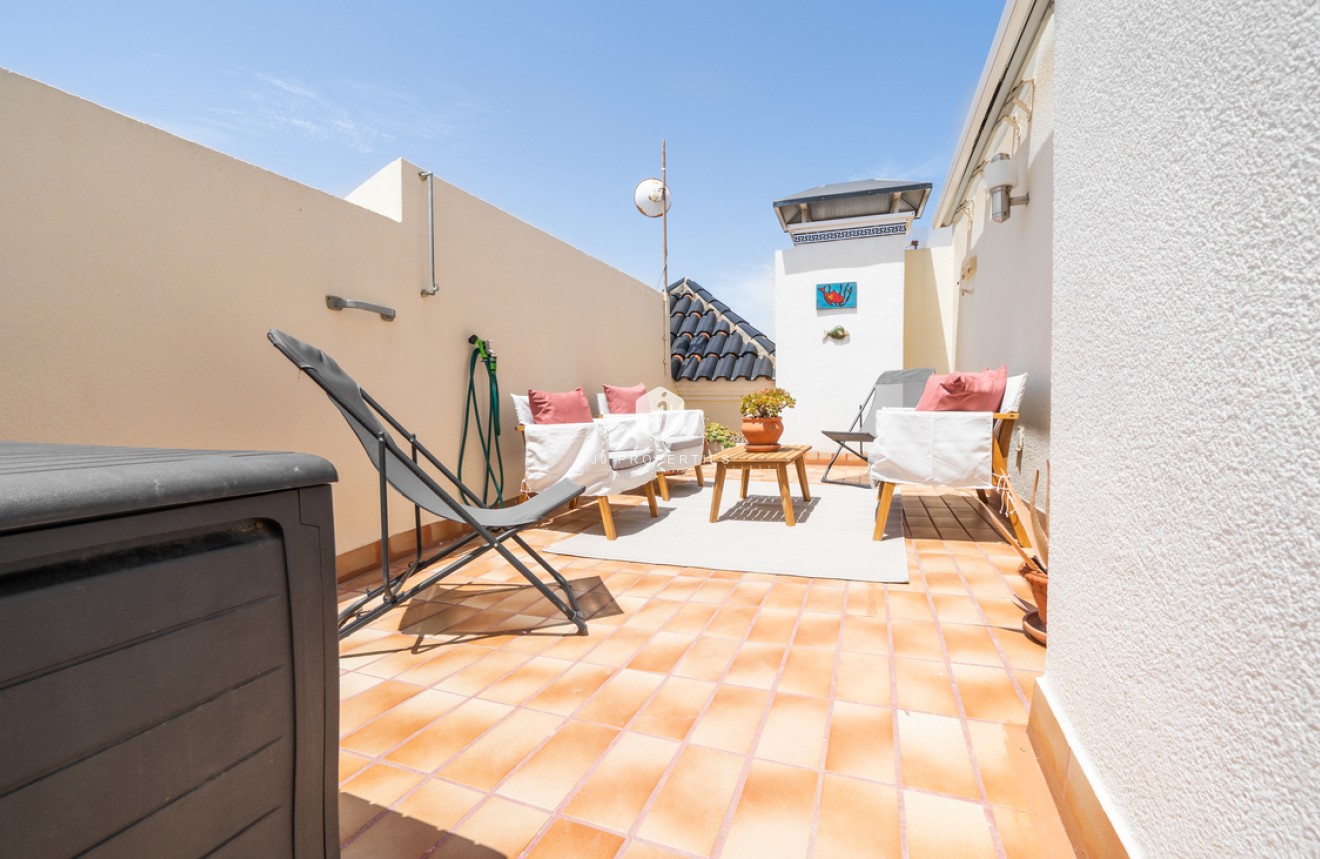 Resale - Apartment / flat -
Torrevieja - aguas nuevas