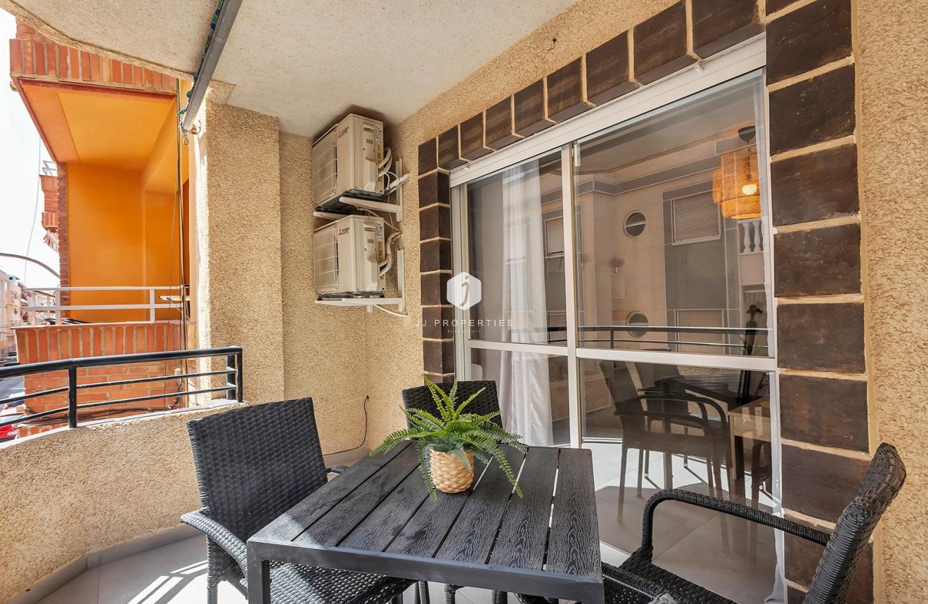 Resale - Apartment / flat -
Torrevieja - Playa de los Locos