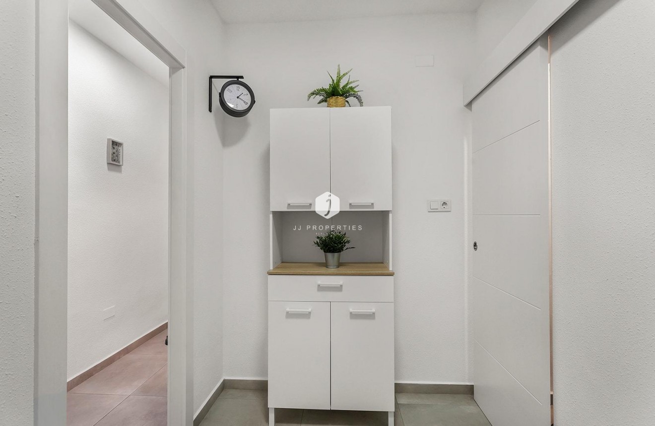 Resale - Apartment / flat -
Torrevieja - Playa de los Locos