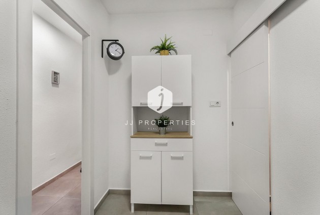 Resale - Apartment / flat -
Torrevieja - Playa de los Locos