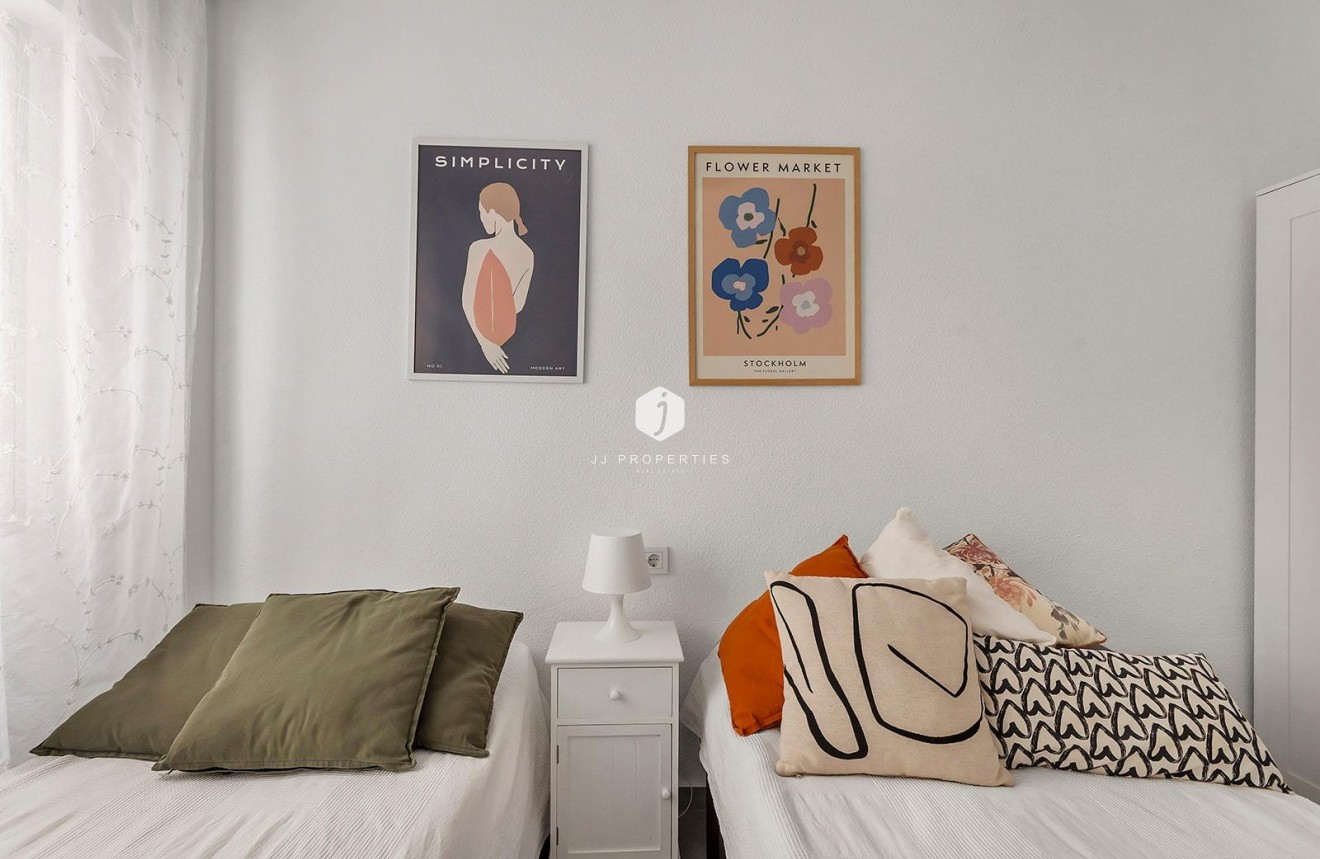 Resale - Apartment / flat -
Torrevieja - Playa de los Locos
