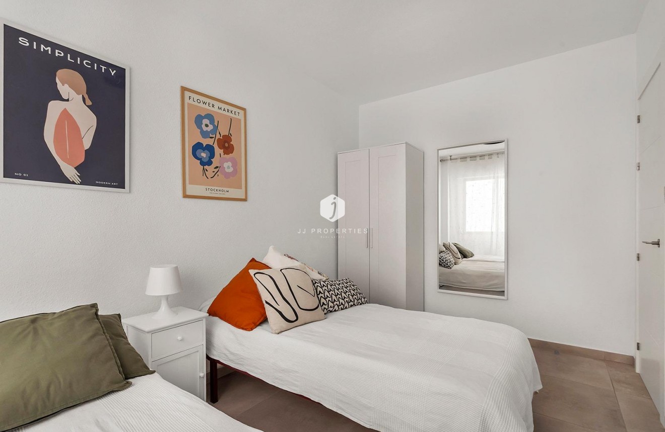 Resale - Apartment / flat -
Torrevieja - Playa de los Locos