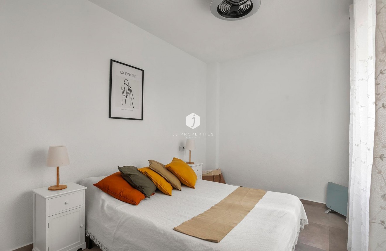 Resale - Apartment / flat -
Torrevieja - Playa de los Locos