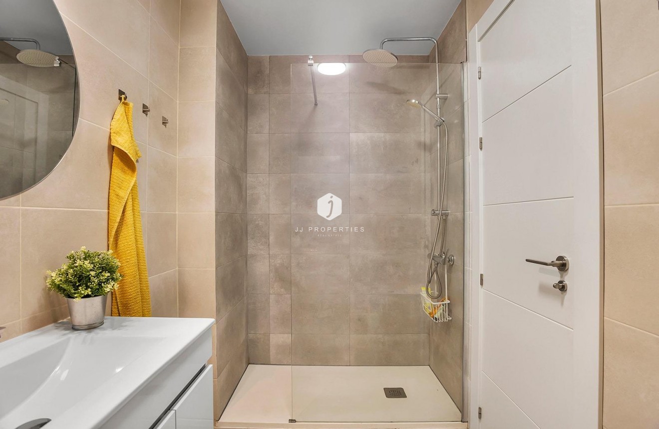 Resale - Apartment / flat -
Torrevieja - Playa de los Locos