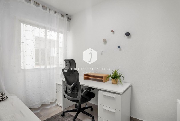Resale - Apartment / flat -
Torrevieja - Playa de los Locos