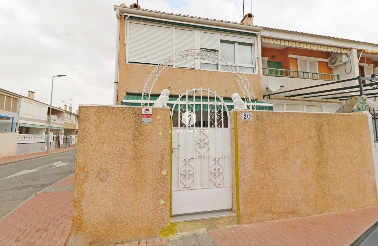 Segunda mano - Chalet -
Torrevieja - Playa de los Naufragos