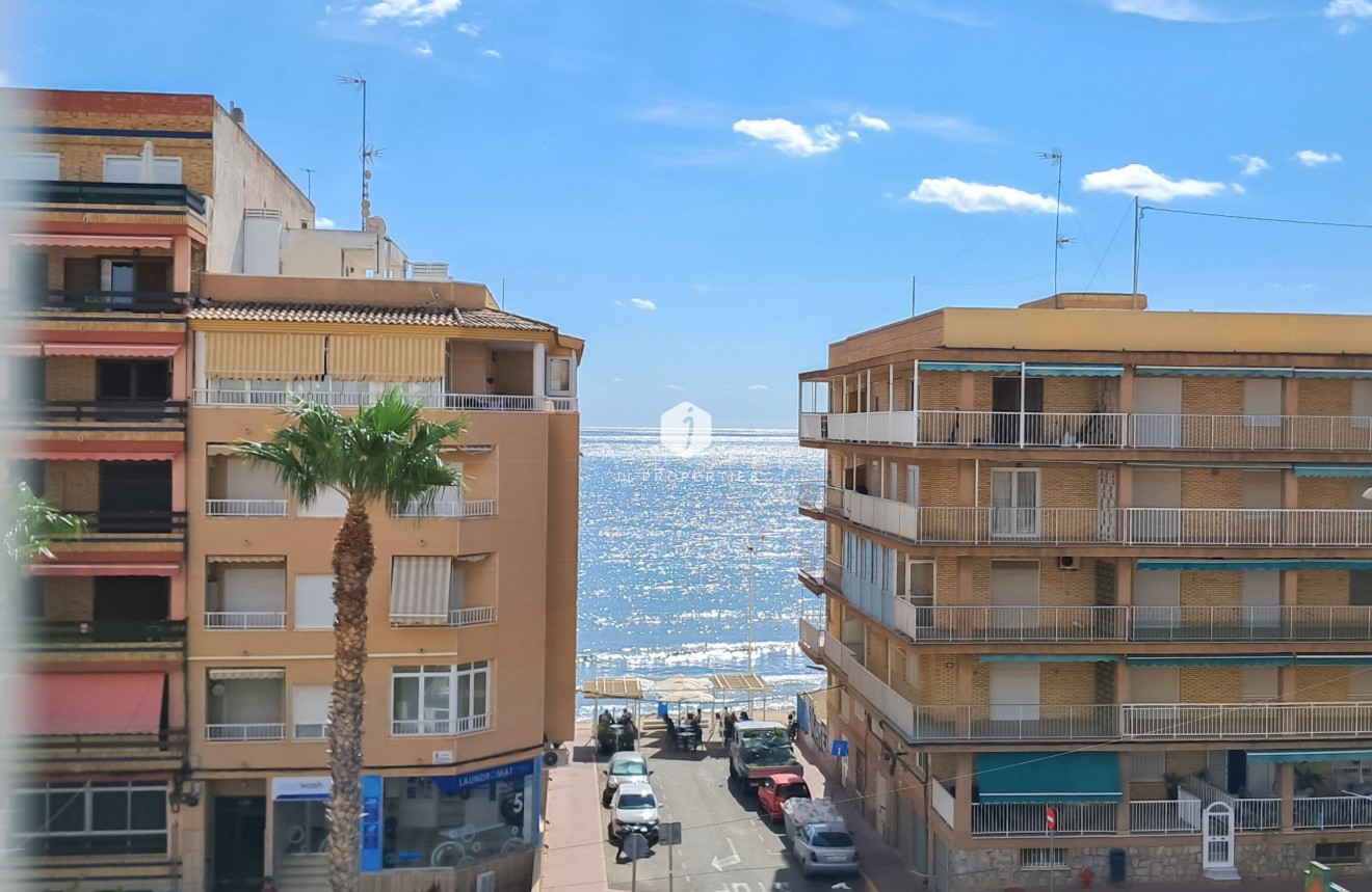 Z drugiej ręki - Daszek -
Torrevieja - Playa de los Naufragos