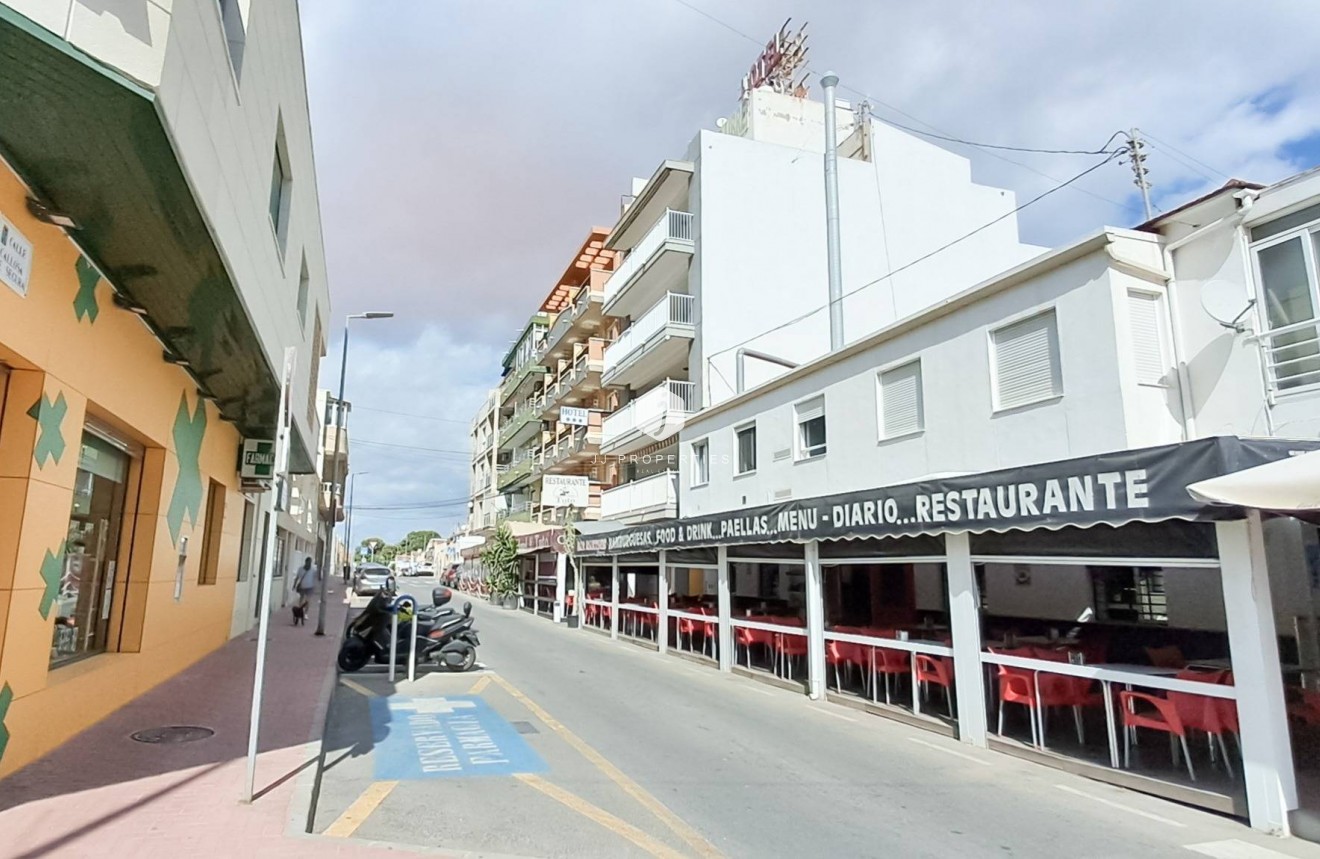 Z drugiej ręki - Daszek -
Torrevieja - Playa de los Naufragos