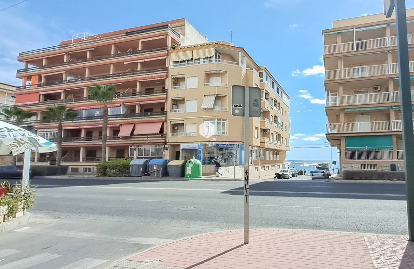 Z drugiej ręki - Daszek -
Torrevieja - Playa de los Naufragos