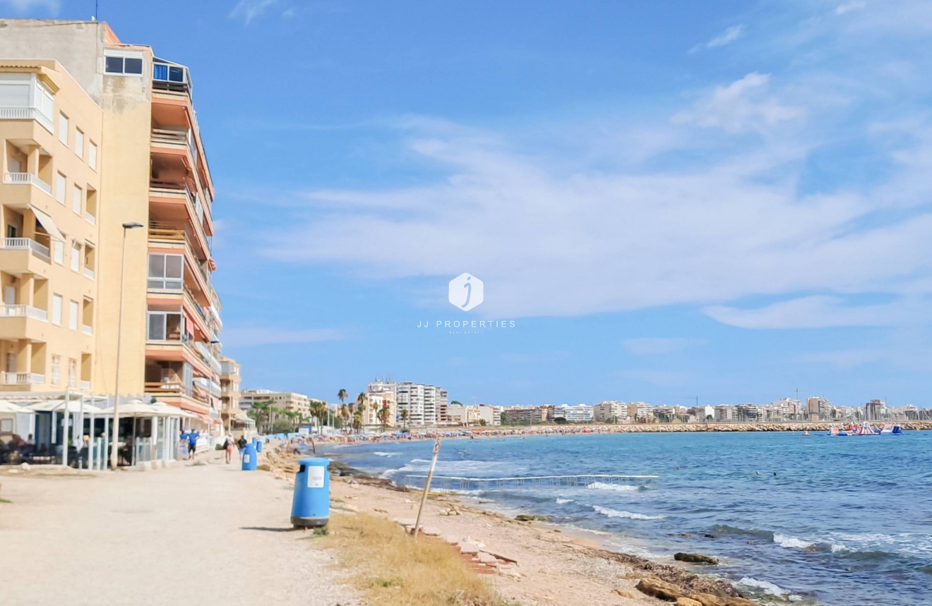 Z drugiej ręki - Daszek -
Torrevieja - Playa de los Naufragos