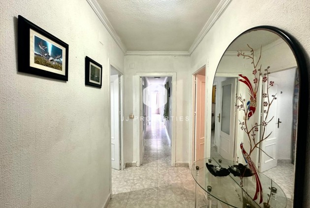 Aus zweiter Hand - Wohnung -
Torrevieja - Centro