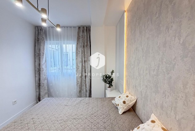 Aus zweiter Hand - Penthouse -
Torrevieja - Estacion de autobuses