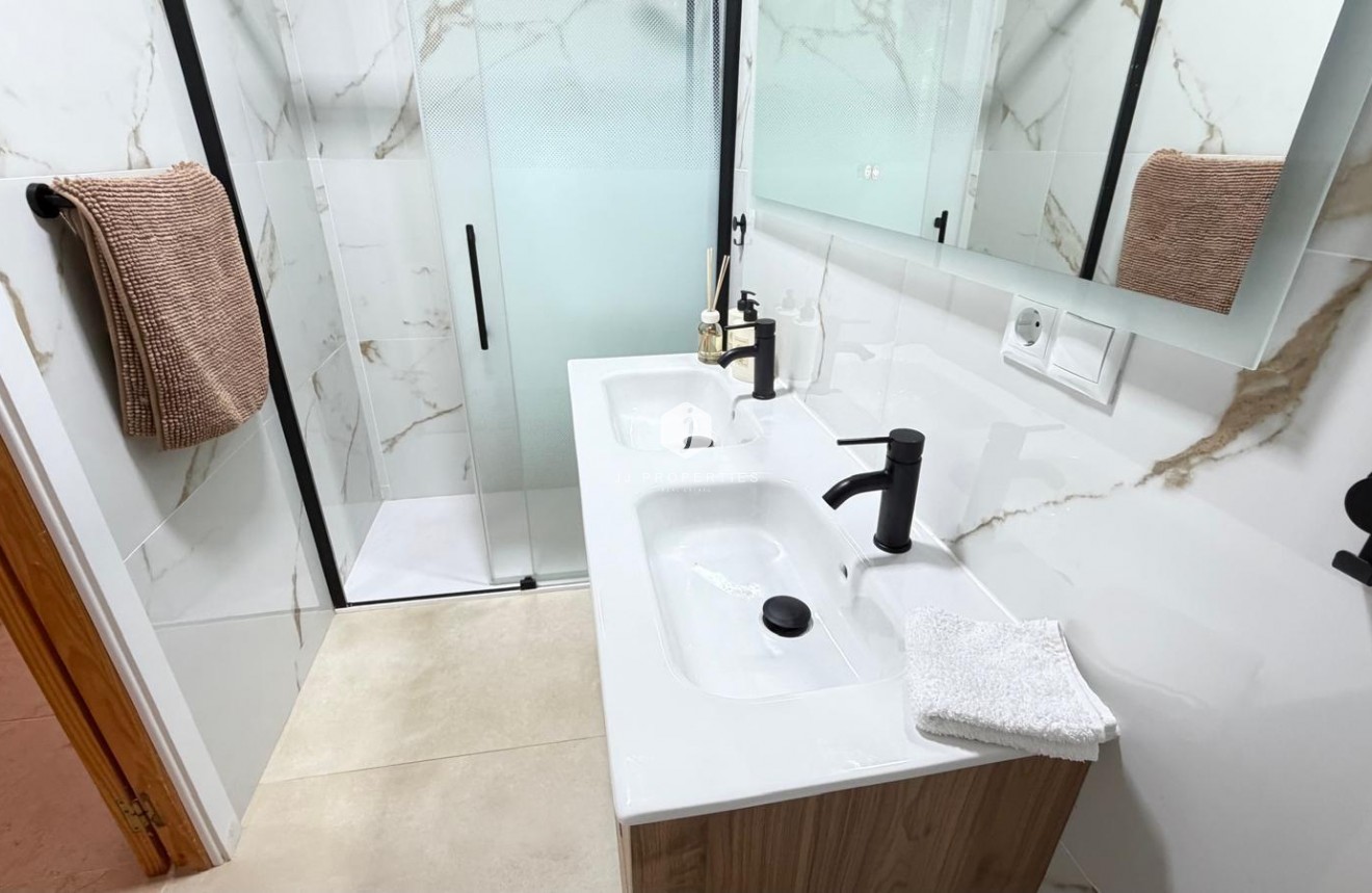 Resale - Duplex -
Torrevieja - Playa de los Naufragos
