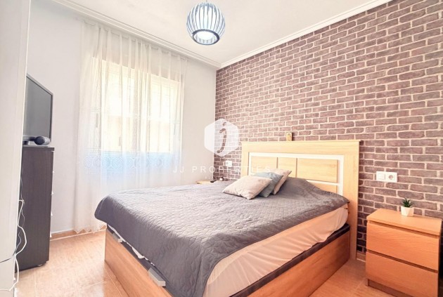 D'occasion - Appartement -
Torrevieja - Centro - Muelle Pesquero