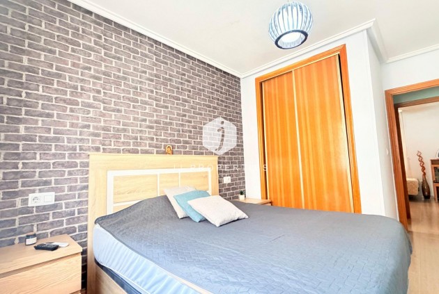 D'occasion - Appartement -
Torrevieja - Centro - Muelle Pesquero