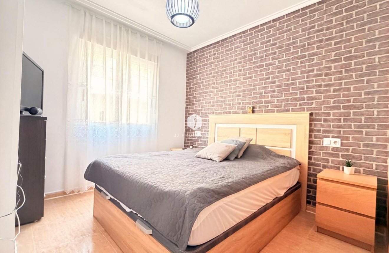 D'occasion - Appartement -
Torrevieja - Centro - Muelle Pesquero