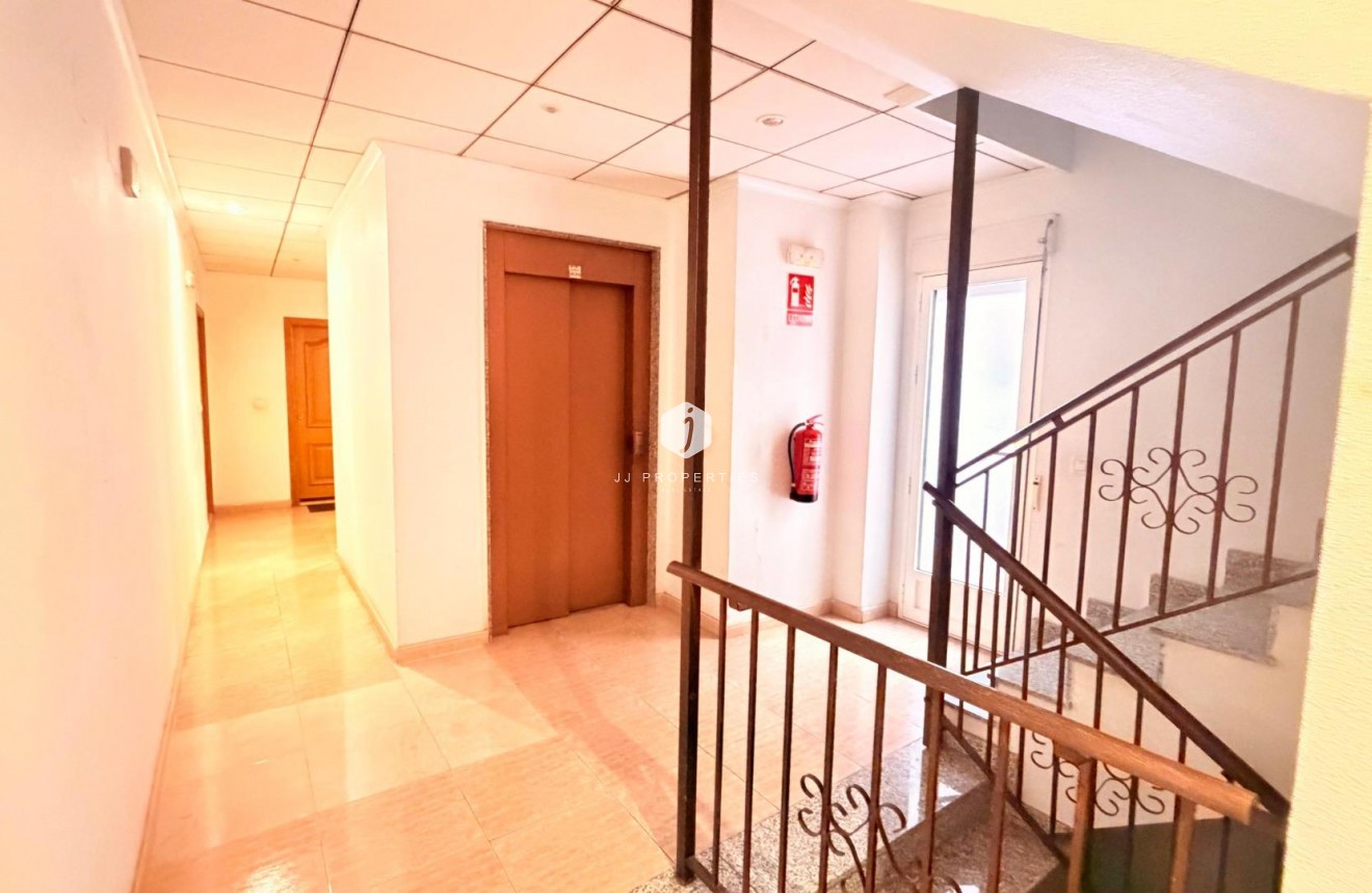 D'occasion - Appartement -
Torrevieja - Centro - Muelle Pesquero