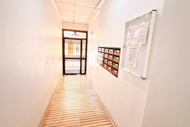 D'occasion - Appartement -
Torrevieja - Centro - Muelle Pesquero