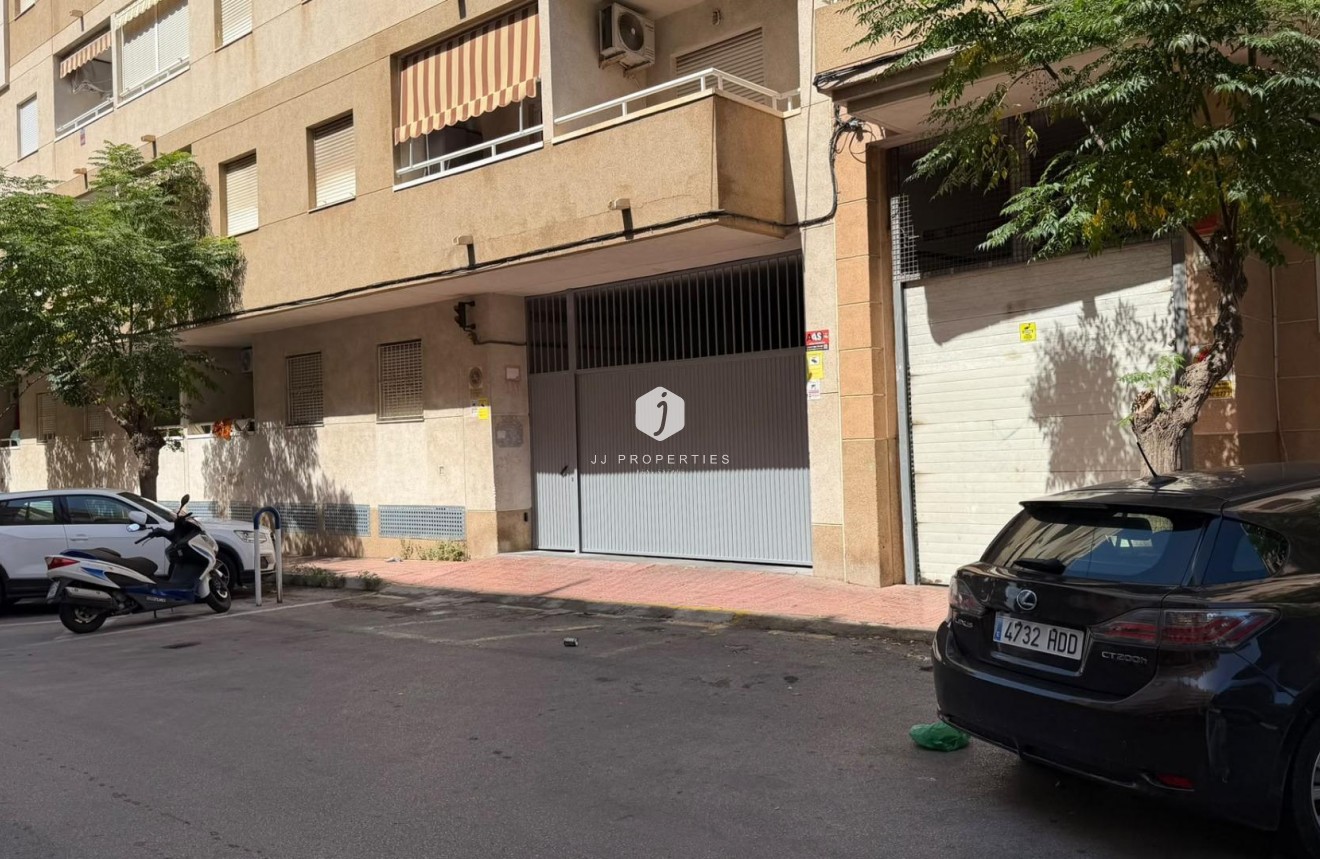 D'occasion - Appartement -
Torrevieja - Centro - Muelle Pesquero